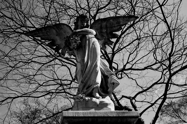 Il diavolo in città - Angelo in cimitero