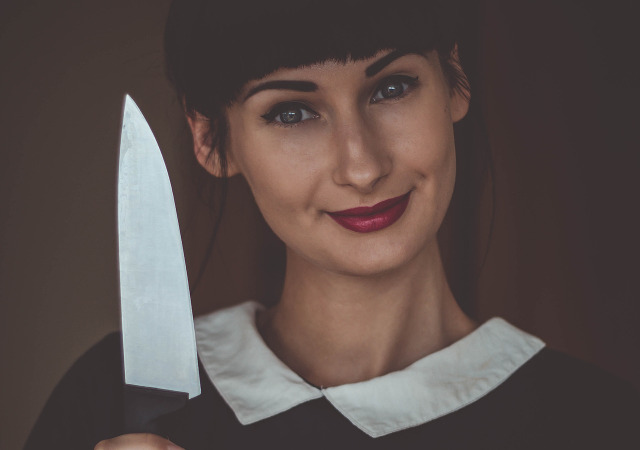Contraddizioni femminili - donna in cucina