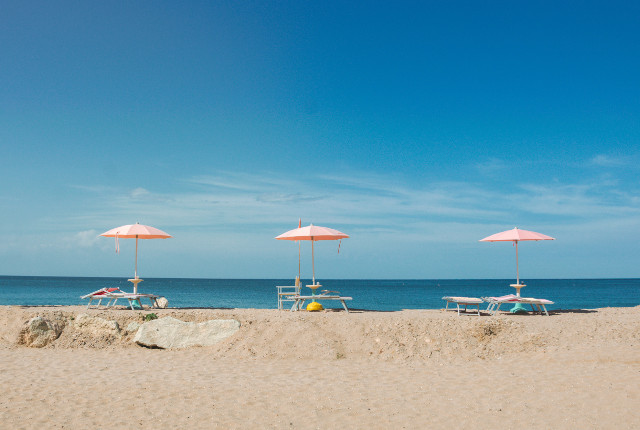 Diario difficile di un lettore sulla spiaggia Giorno 1 – L’arrivo Lettore sulla spiaggia - Photo by Edoardo Busti